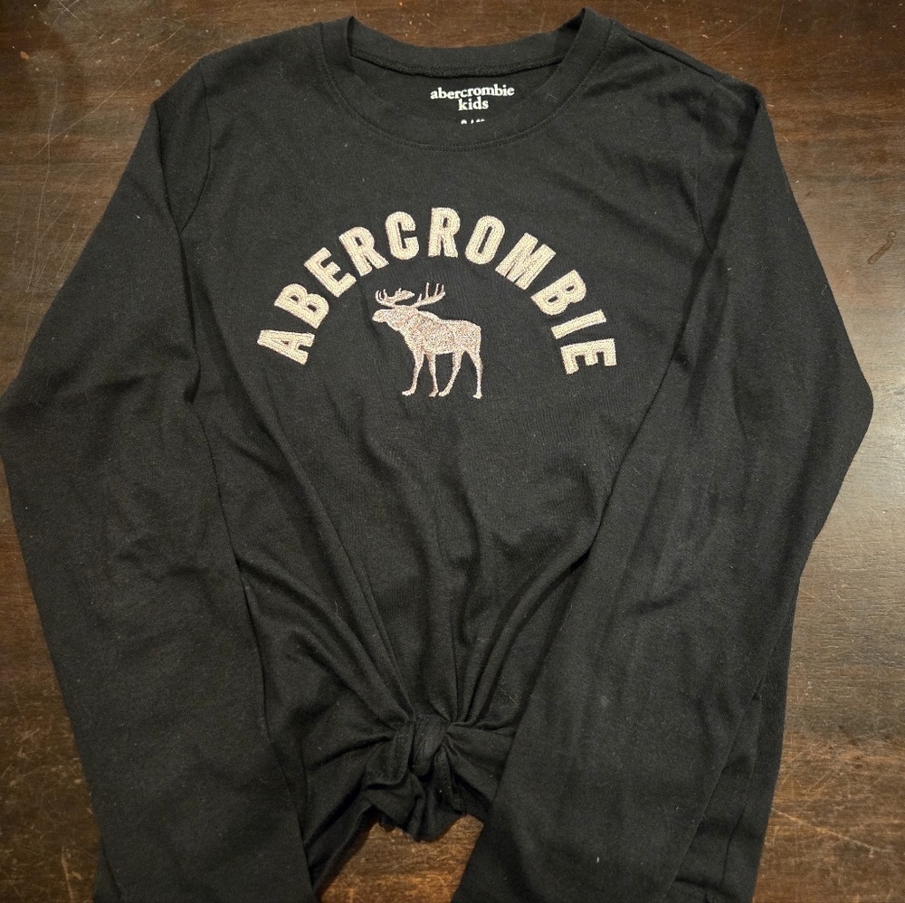 ✨️Abercrombie Kids Black Graphic Tee